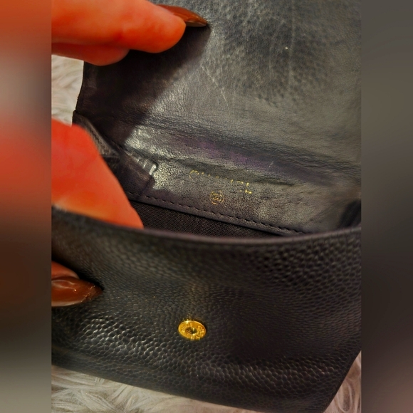 Chanel Compact Double Snap Black Caviar Wallet (GUC)(READ DESCRIPTION)(2005) - Picture 4 of 16